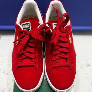 Woman’s Suede Puma Classic Size 6 1/2